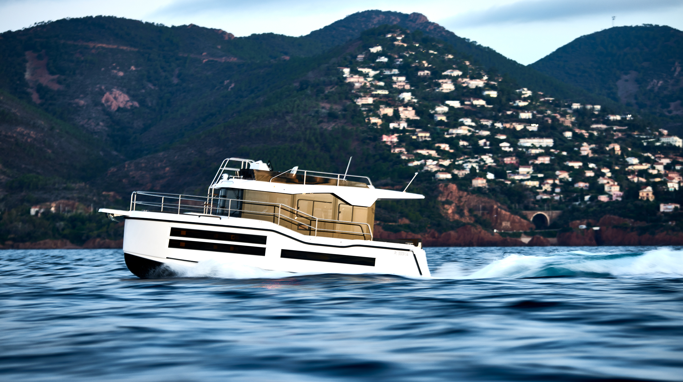 Power Catamaran vs Trawler: Which Is Right for You?