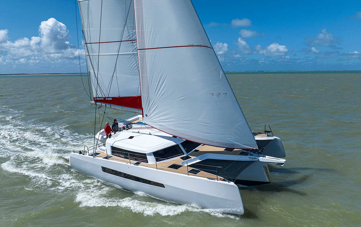 Trimaran vs Catamaran: Stability, Speed & Comfort Explained